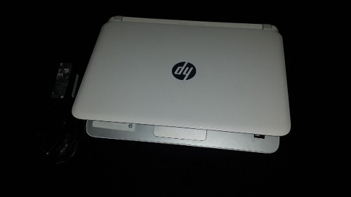 Hp Pavilion Amd  Gb Disco Duro. 4 Gb De Ram. Blanco.