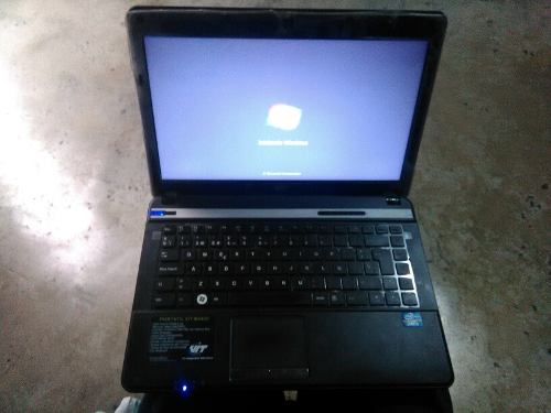 Laptop Core I3. Úit2gb De Memoria Y 320 Gb De Disco Duro.