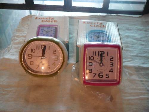 Reloj Despertador De Colores Con Luces Marca Lovely Clock