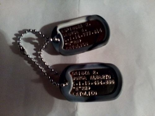 Chapas De Id Importadas Y Grabadas Con Goma Camo Azul Y Negr