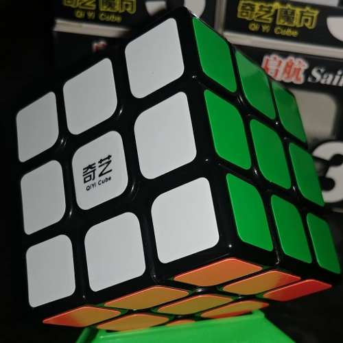 *new* Cubo Rubik Qiyi Sail 3x3 Speedcube Base Moyu No Gan