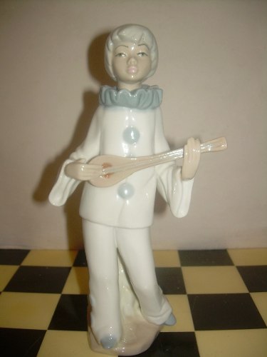 Figura De Porcelana Casades Joven Con Mandolina En Buen Est