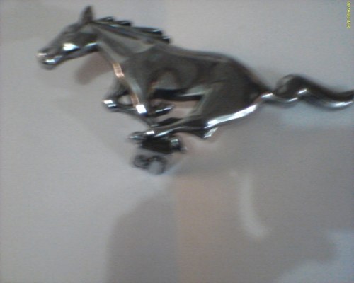 Emblema De Parilla De Caballo Mustang Original