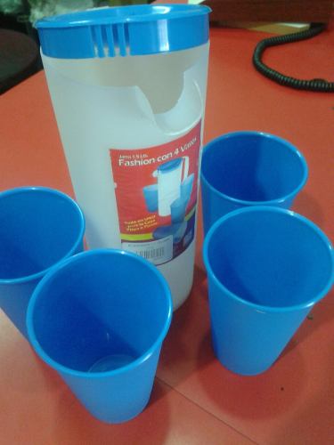 Jarra Plastica Con 4 Vasos Alfahogar Mejor Imposible