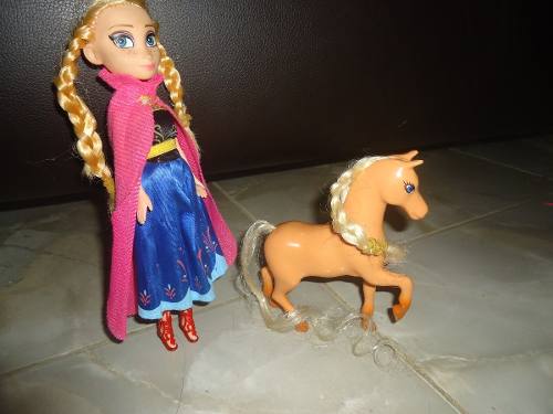 Muñeca Princesa Ana De Frozen Con Caballo De Barbie