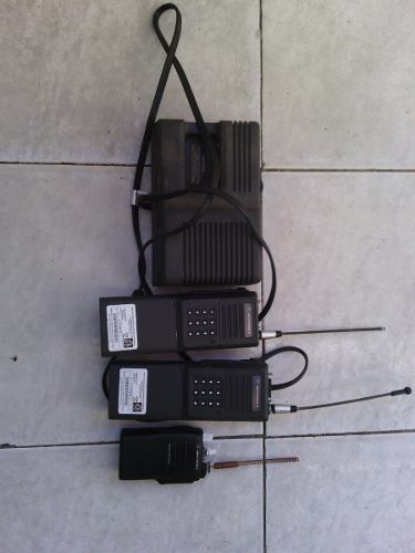 Radio Comunicador Motorola Con Cargador