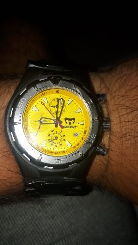 Reloj Technomarine Squalo En Buen Estado Fondo Amarillo