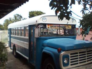 Autobus Blue Bird 77
