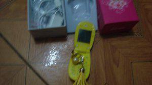 Se vende celular blui rosado y celular barbie amarillo
