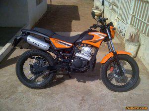 Se vende moto skygo 6 velocidades 250cc