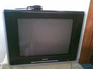 Tv philips 21 pulgada pantalla plana con su control remoto