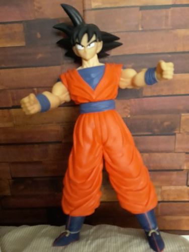 Figura De Dragon Ball. Goku Cabello Negro. Grande.