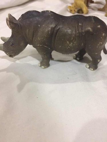 Figura De Rinoceronte Marca Safari Ltd