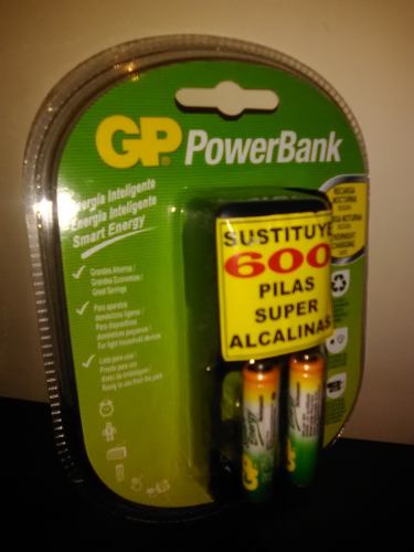Cargador Gp Power Bank Con Dos Pilas Aaa