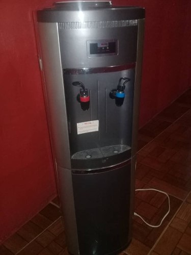Dispensador De Agua, Usado, Caliente Y Frio.