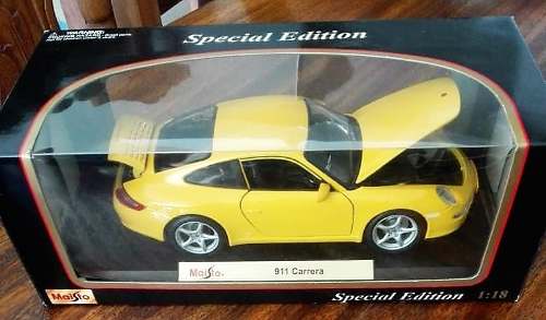 Porsche 911 Carrera A Escala 1:18 Maisto