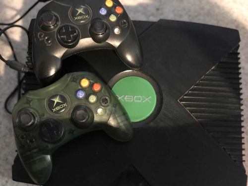 Xbox Con Dos Controles Y Más De 20 Juegos