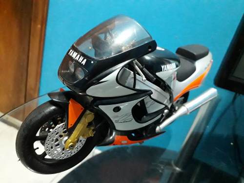 Yamaha Yzf Escala 1/18