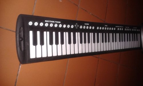 Teclado Musical Tipo Alfombra Con Cargador Incluido