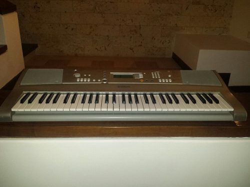 Teclado Yamaha Usado Psr-e303 En Buen Estado.