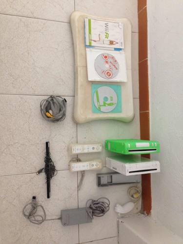 Nintendo Wii + 2 Controles + Wii Fit