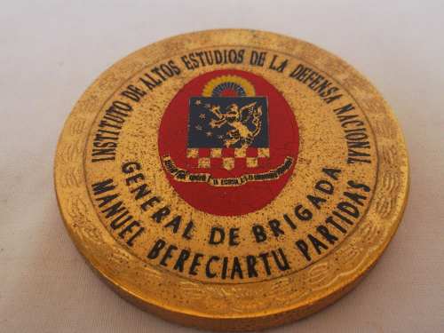 Medalla Instituto De Altos Estudios De La Defensa Nacional.