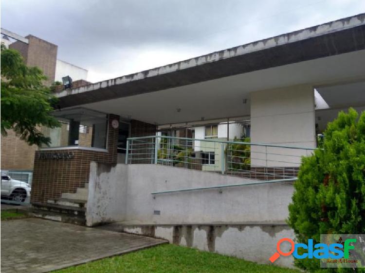 Venta de Hermosa Casa en Urbanismo Privado