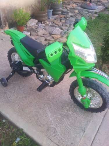 Moto Verde Con Cargador Sin Bateria