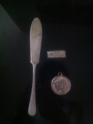 Piezas De Bronce, Y Medalla Victoria, Llavero Oleg Cassini