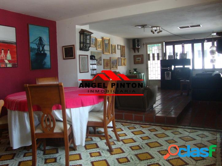 CASA COMERCIAL VENTA SECTOR PARAISO MARACAIBO API 2799