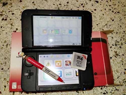 Nintendo 3ds Xl Con Adaptador R4 Y Lapiz Tactil De Honguito