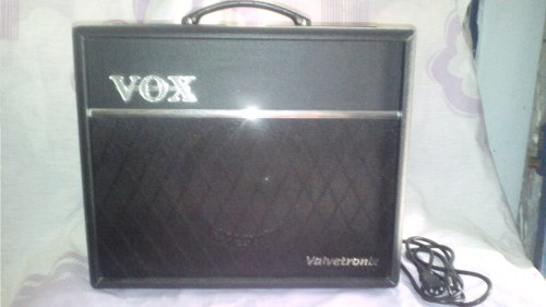 Amplificador De Guitarra Vox Valvetronix Vt20+