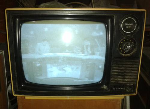 Televisor Blanco Y Negro De Colección