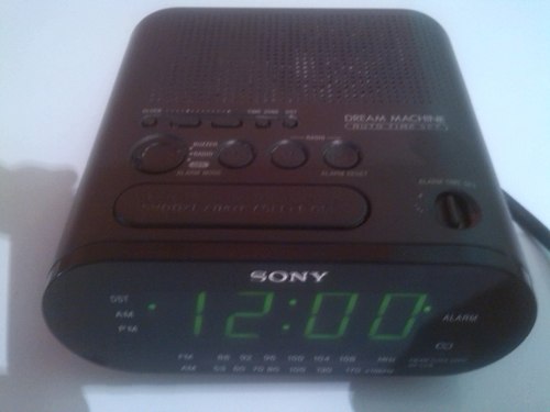 Radio, Reloj, Despertador Marca Sony, Modelo Icf C218