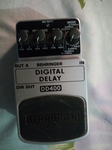 Pedal Para Guitarra Behringer D400 Delay