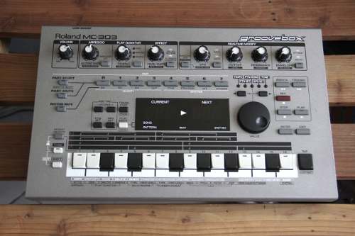 Roland Mc 303 Groovebox Sintetizador Vintage Dj
