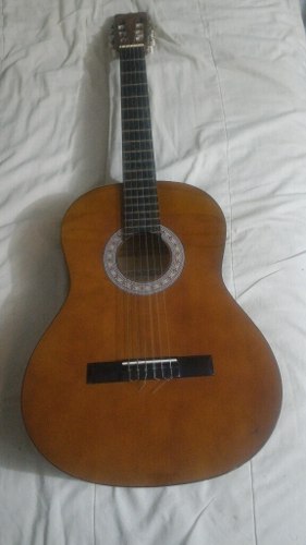 Guitarra Acústica Lucida Con Forro Blando Y Cuerdas Extras