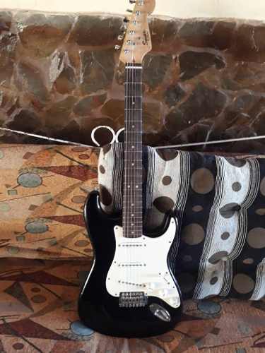 Guitarra Eléctrica Fender Squier + Amplificador 15 Wtts