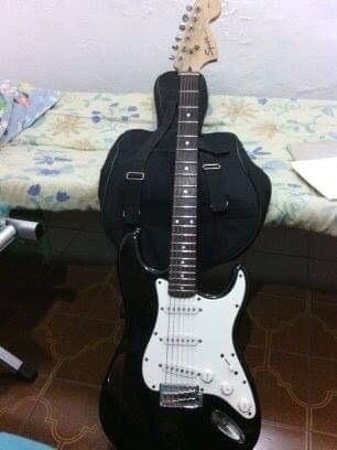 Guitarra Electrica Fender Squier + Forro