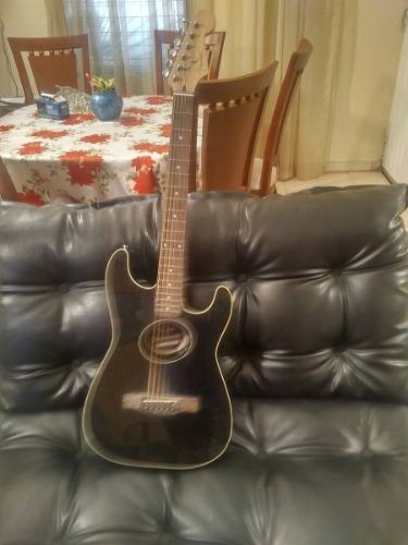 Guitarra Fender Stratoacustica