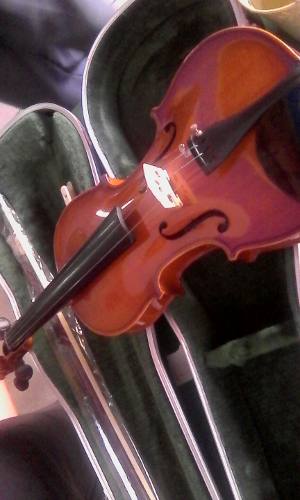 Violin Maple Leaf