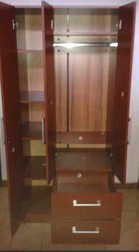 Closet De Madera 3 Puertas Y 2 Gavetas Usado