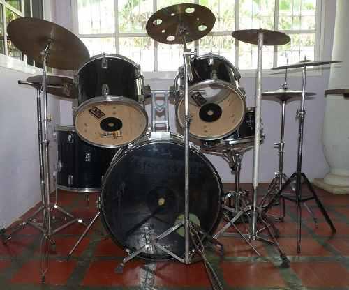 Bateria Acustica Con Doble Pedal Platillos Y Parales