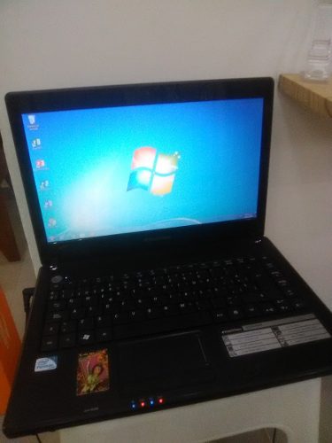 Laptop 2gb Ram Casi Nueva Con Cargador Somos Tienda