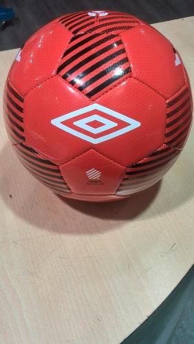 Balon Futsala Marca Umbro #4 Bajo Rebote