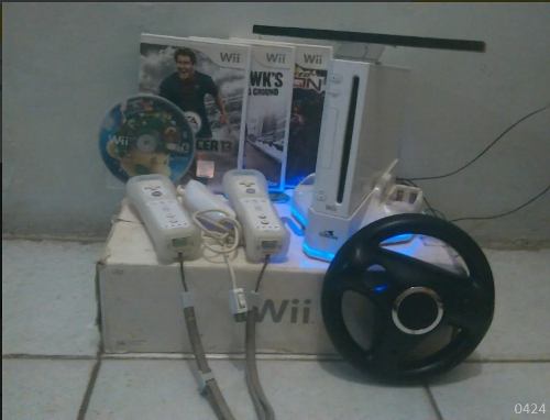Consola Nintendo Wii + 2 Controles + 3 Chips + Sd 2gb Y Mas