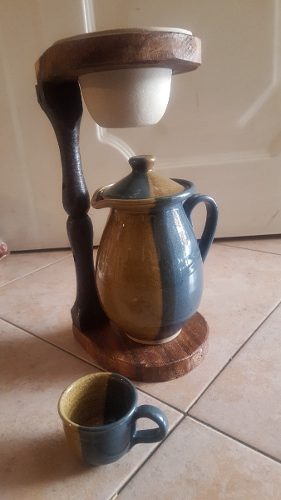 Juego De Tazas Y Coladera En Gres, Base Madera Saman