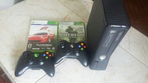 Xbox 360 Poco Uso Aún Tiene La Caja 2 Juegos Físicos