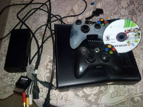 Xbox 360 Slim Original. 2 Controles