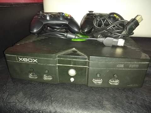 Xbox Con Dos Controles